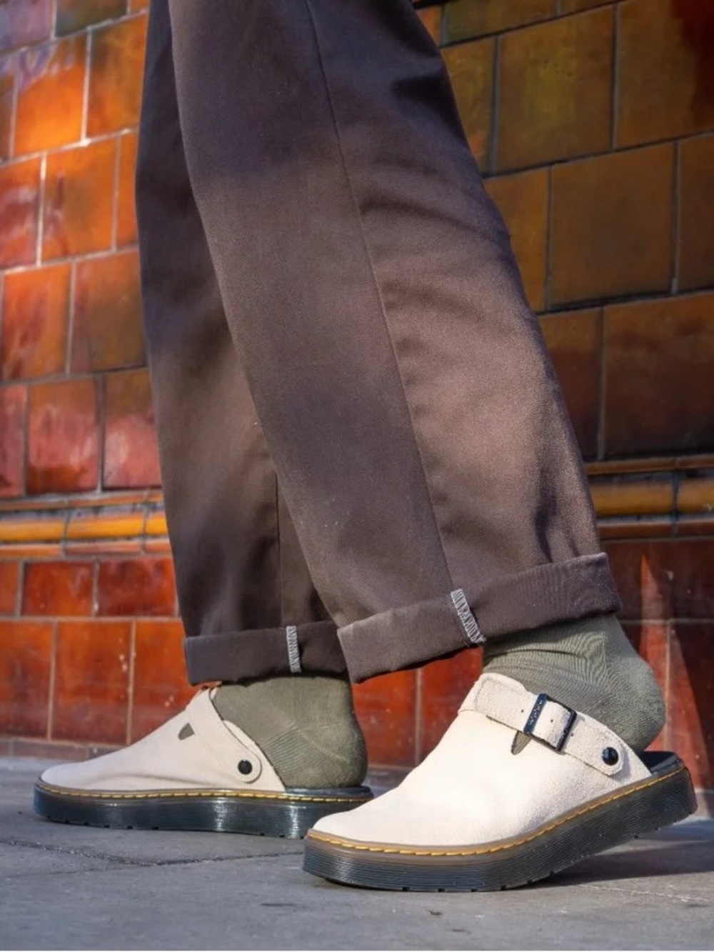 Dr. Martens Carlson Clogs (Warmsand/Beige)